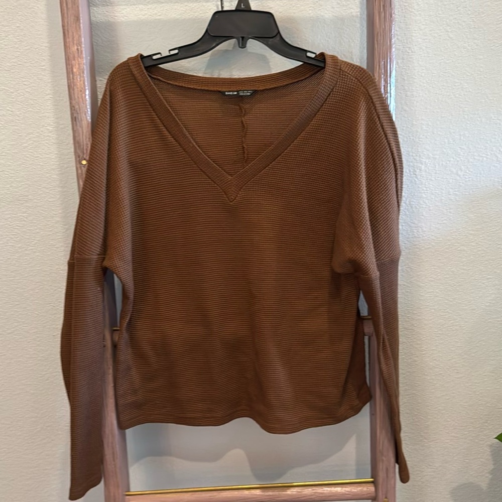 Long sleeve V neck